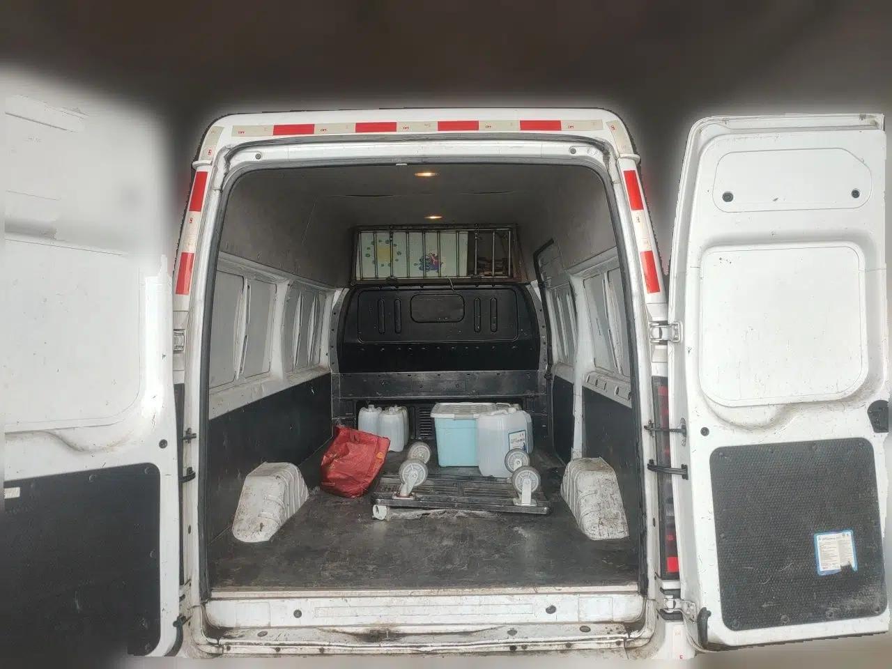 JMC Fushun 2022 2.0T Manual Van with Mid-Roof High Roof and 3 Seats — миниатюра 20