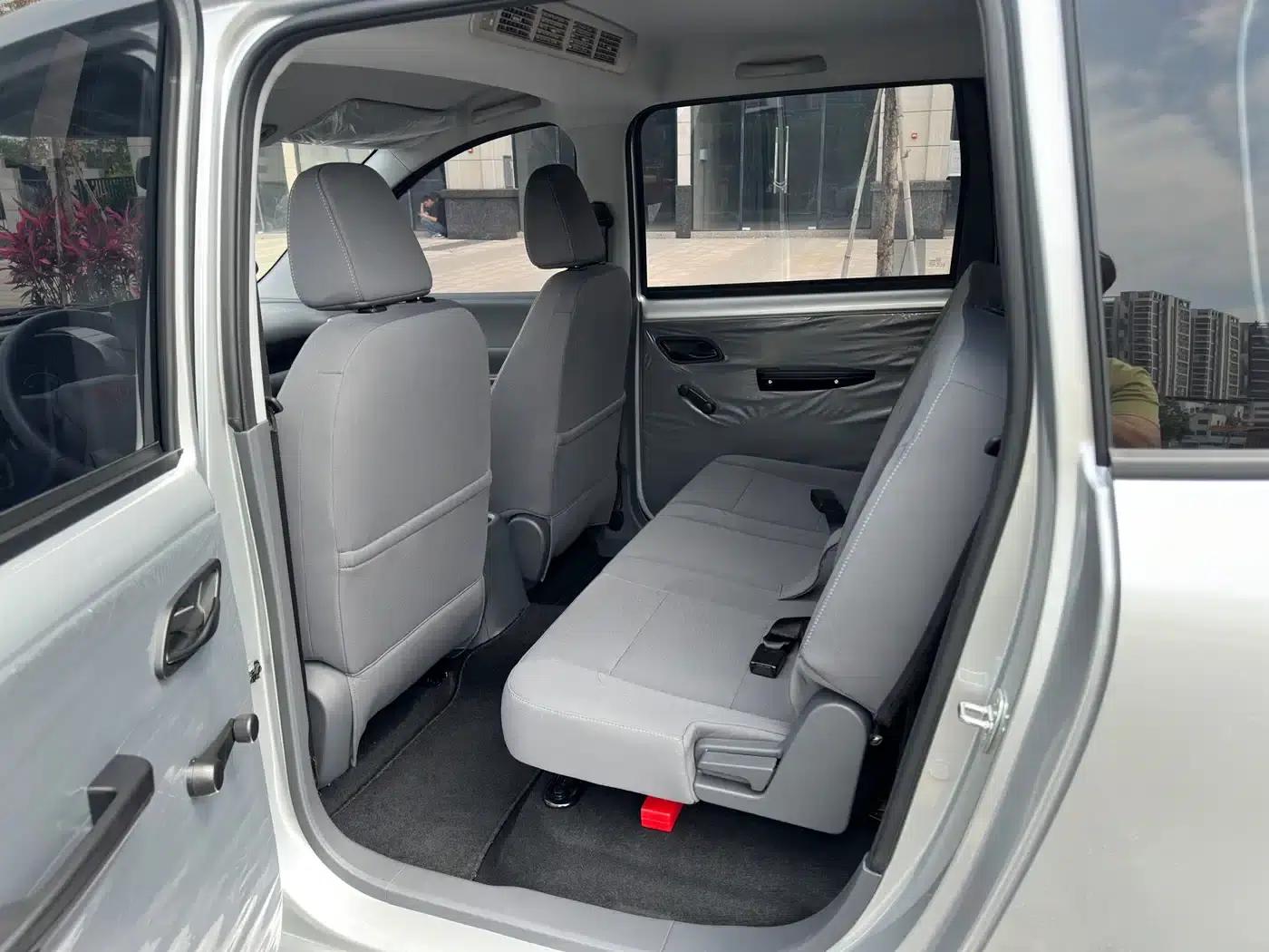 Wuling Hongguang New Energy 2024 Pure Electric Version 300KM Standard Edition — миниатюра 6