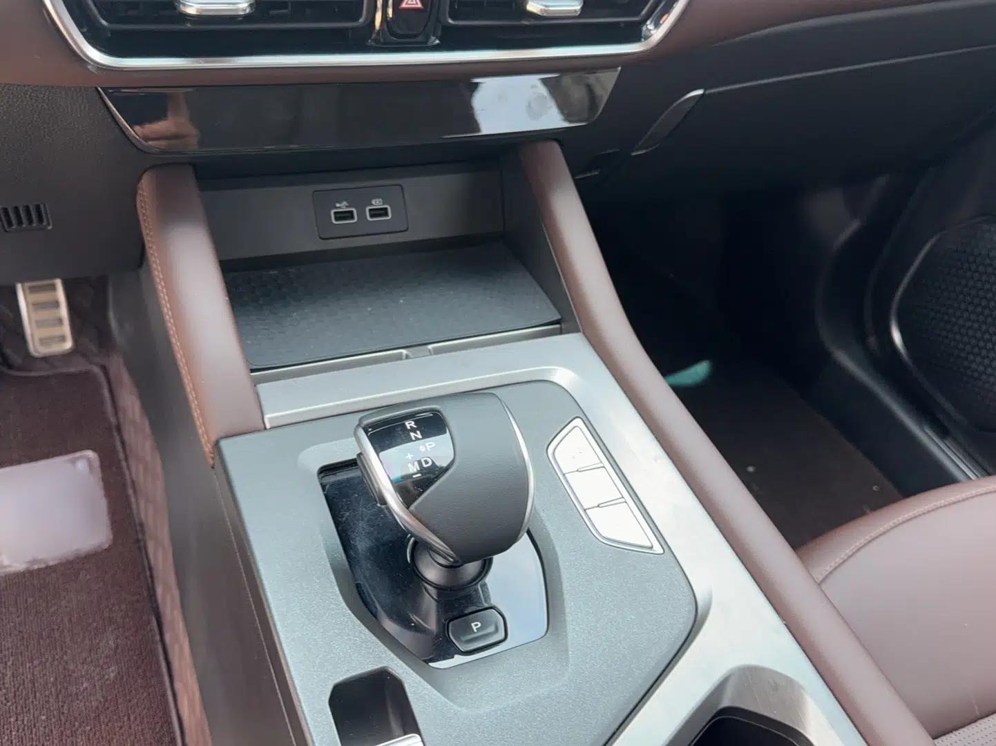 JETOUR X90 PLUS 2023 1.6TD DCT Villa 7-Seater — миниатюра 27