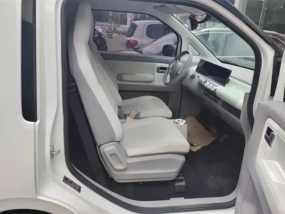 Wuling Air ev Clear Sky 2023 Two-Seat Advanced Edition — миниатюра 8