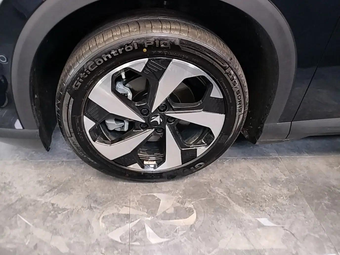 ARCFOX Alpha T5 2026 Model Range-Extended 1215 Yuanjing Smart Driving Version — миниатюра 8