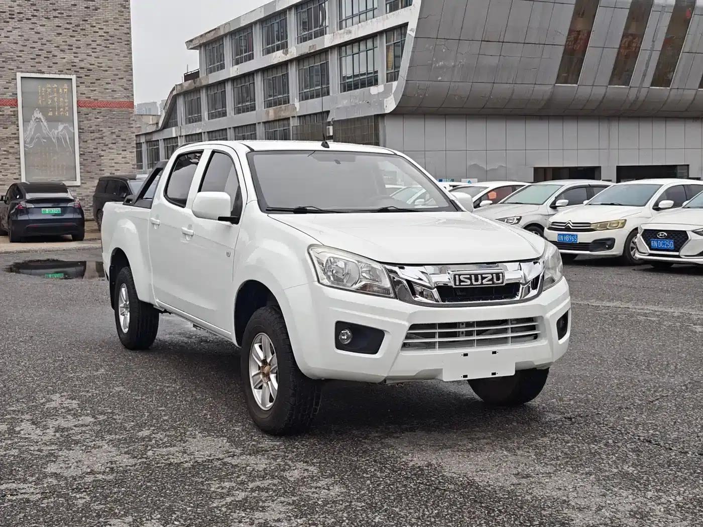 RE-MAX 2018 2.8T Classic Edition 2WD Luxury Model with Extended Cargo Box JE493ZLQ5F — миниатюра 3