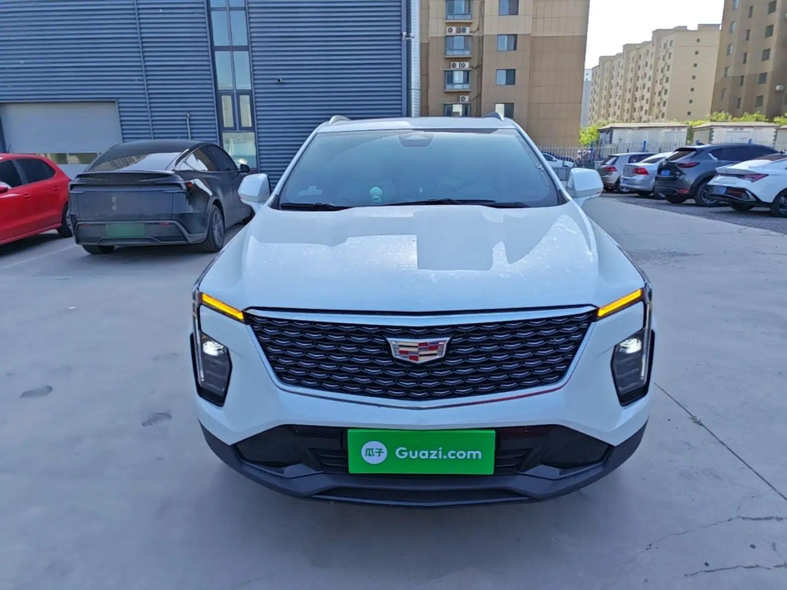 Cadillac XT4 2024 28T Two-Wheel-Drive Prestige Version — миниатюра 2