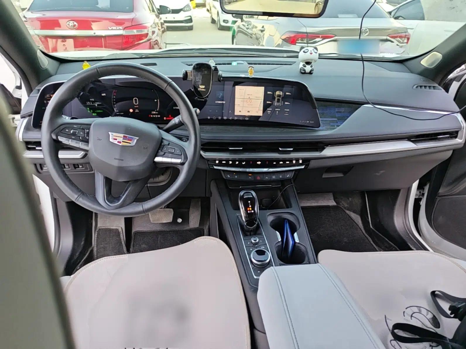 Cadillac XT4 2024 28T Two-Wheel-Drive Prestige Version — миниатюра 12