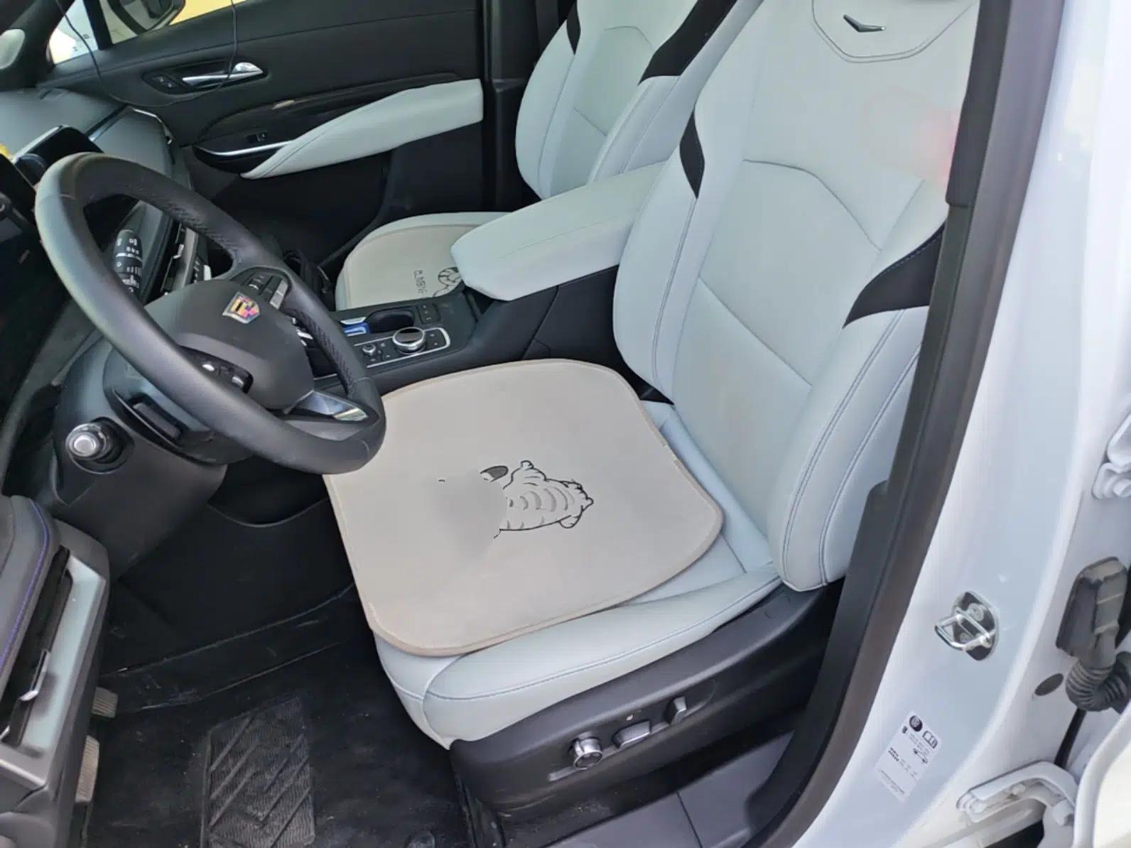 Cadillac XT4 2024 28T Two-Wheel-Drive Prestige Version — миниатюра 17