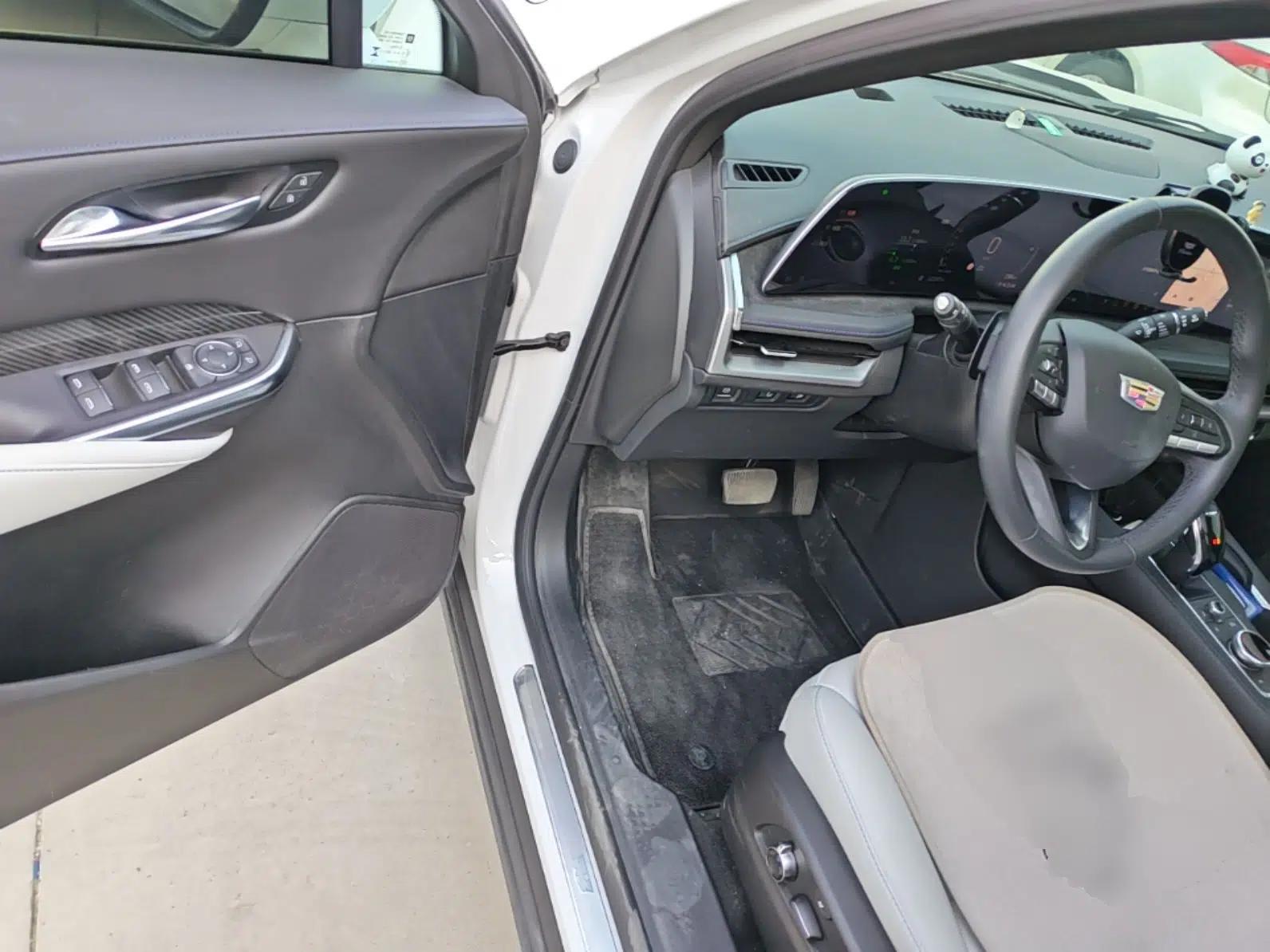 Cadillac XT4 2024 28T Two-Wheel-Drive Prestige Version — миниатюра 18