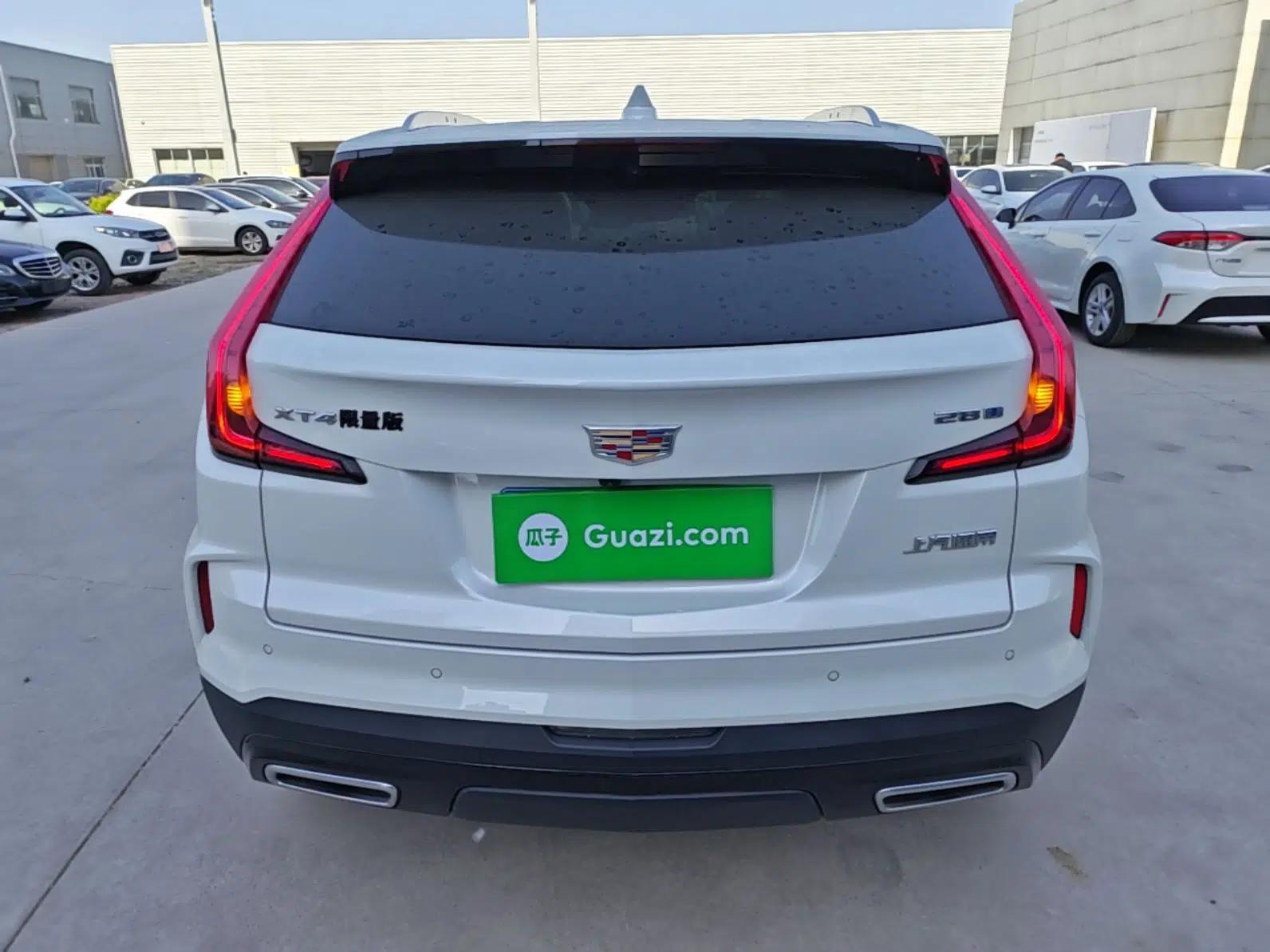 Cadillac XT4 2024 28T Two-Wheel-Drive Prestige Version — миниатюра 3