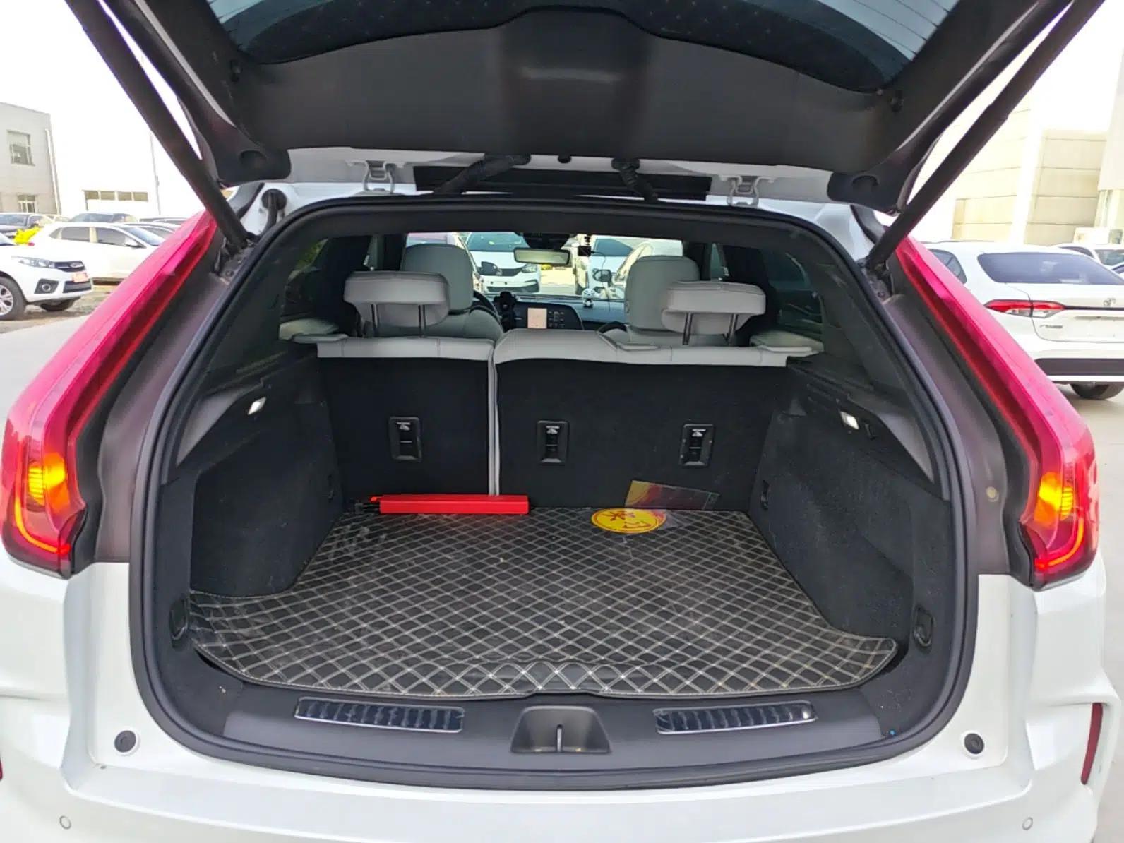 Cadillac XT4 2024 28T Two-Wheel-Drive Prestige Version — миниатюра 21