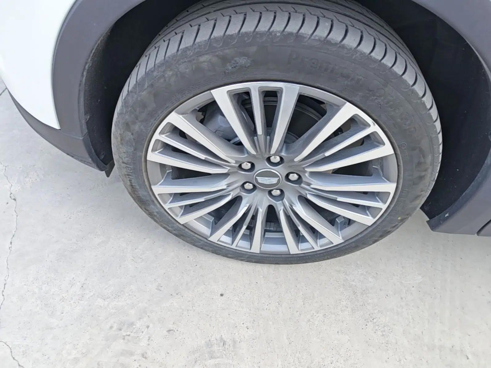 Cadillac XT4 2024 28T Two-Wheel-Drive Prestige Version — миниатюра 9
