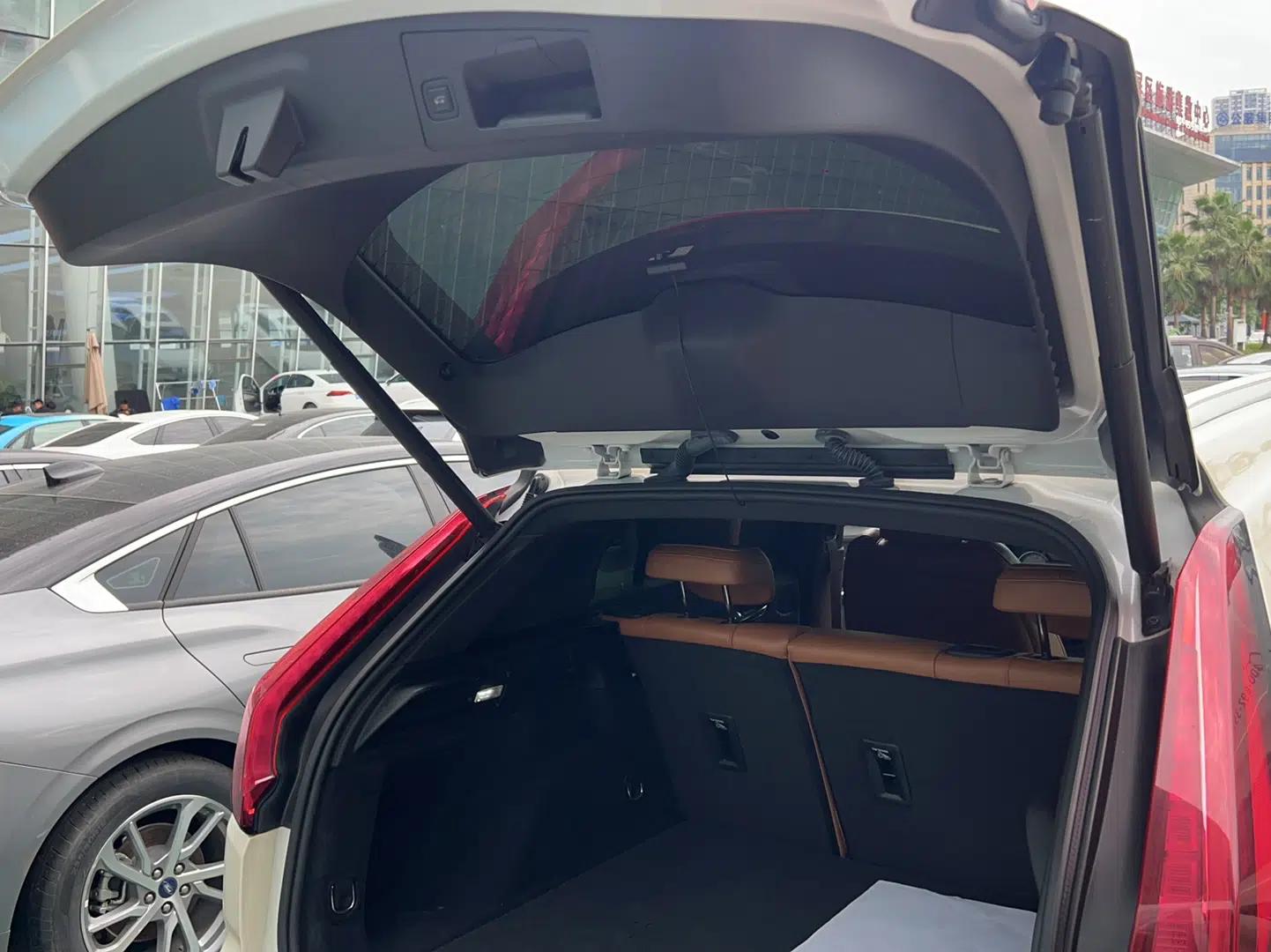Cadillac XT4 2022 28T Two-Wheel Drive Prestige Version — миниатюра 14