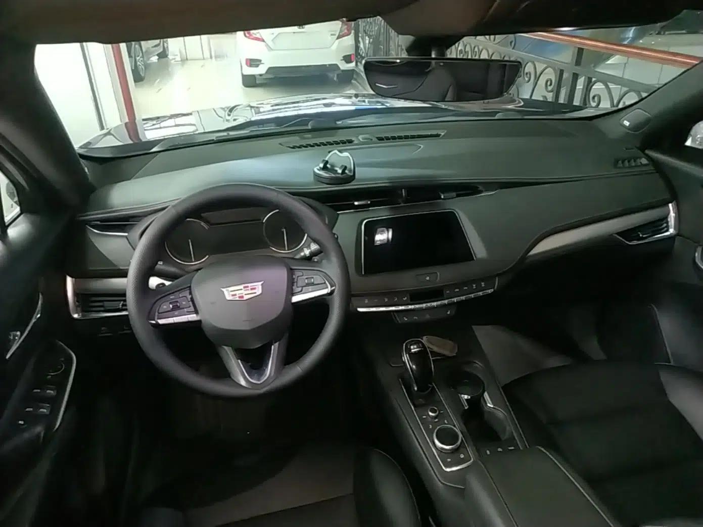 Cadillac XT4 2021 28T Two-Wheel Drive Leading Version — миниатюра 13