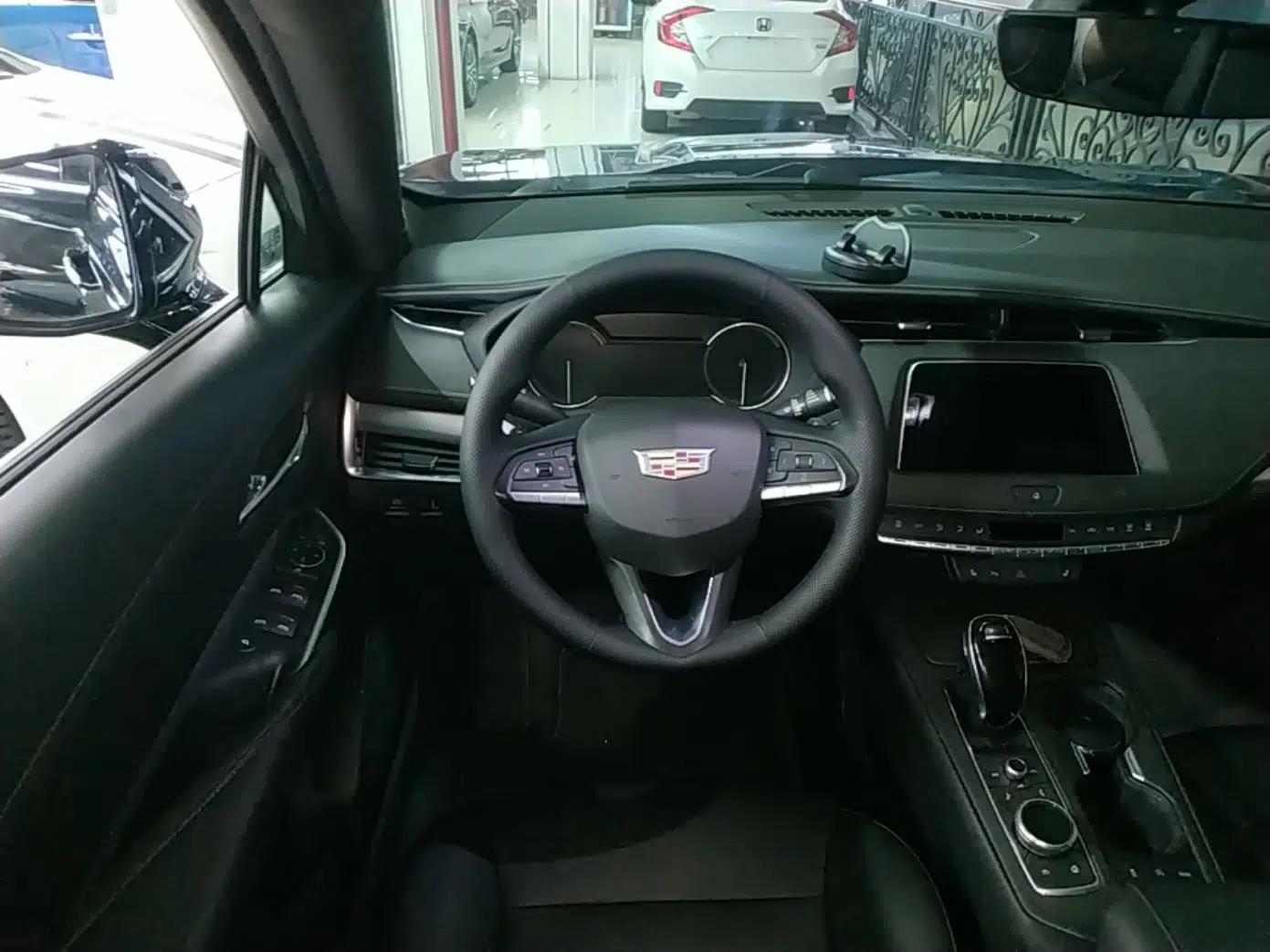 Cadillac XT4 2021 28T Two-Wheel Drive Leading Version — миниатюра 14