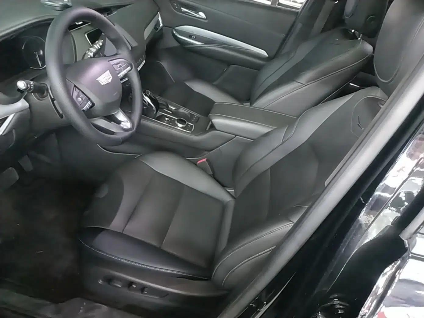Cadillac XT4 2021 28T Two-Wheel Drive Leading Version — миниатюра 18