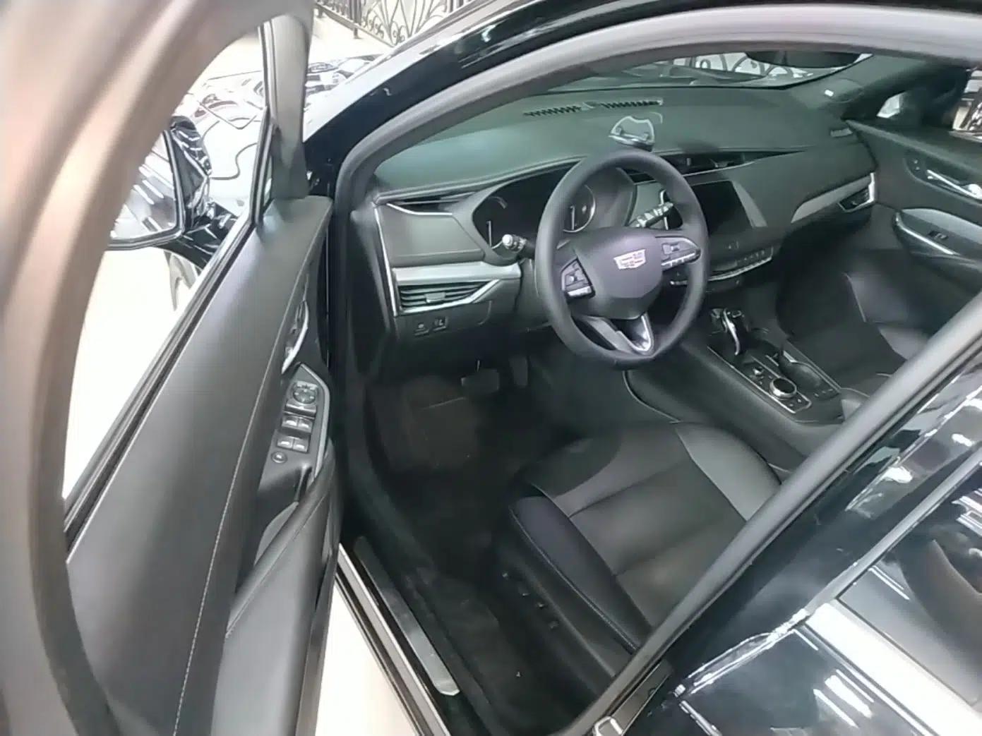 Cadillac XT4 2021 28T Two-Wheel Drive Leading Version — миниатюра 19