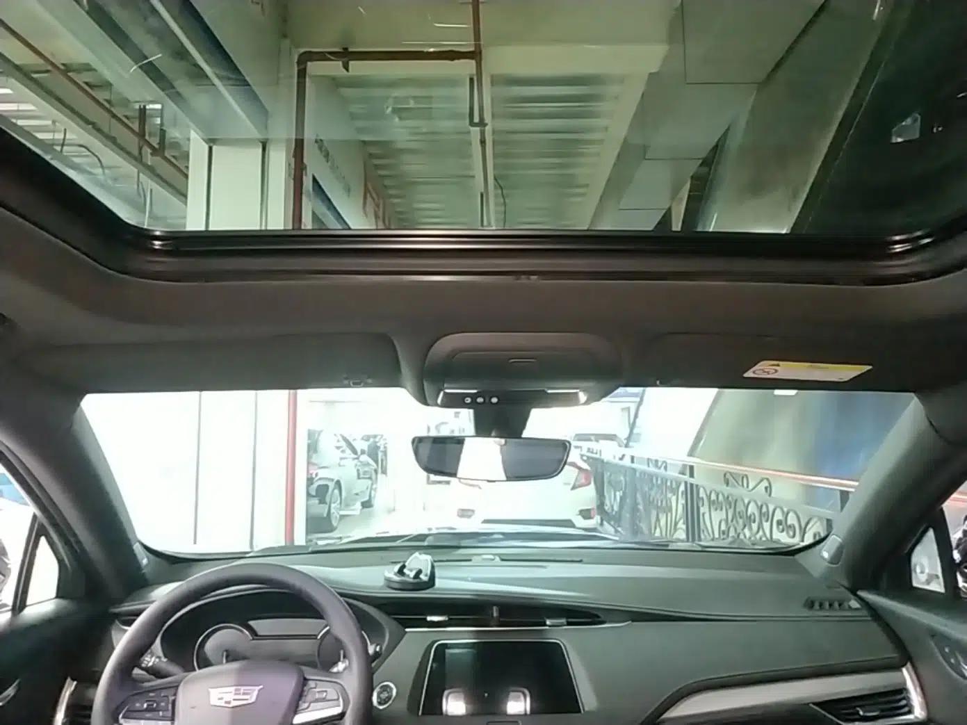 Cadillac XT4 2021 28T Two-Wheel Drive Leading Version — миниатюра 21