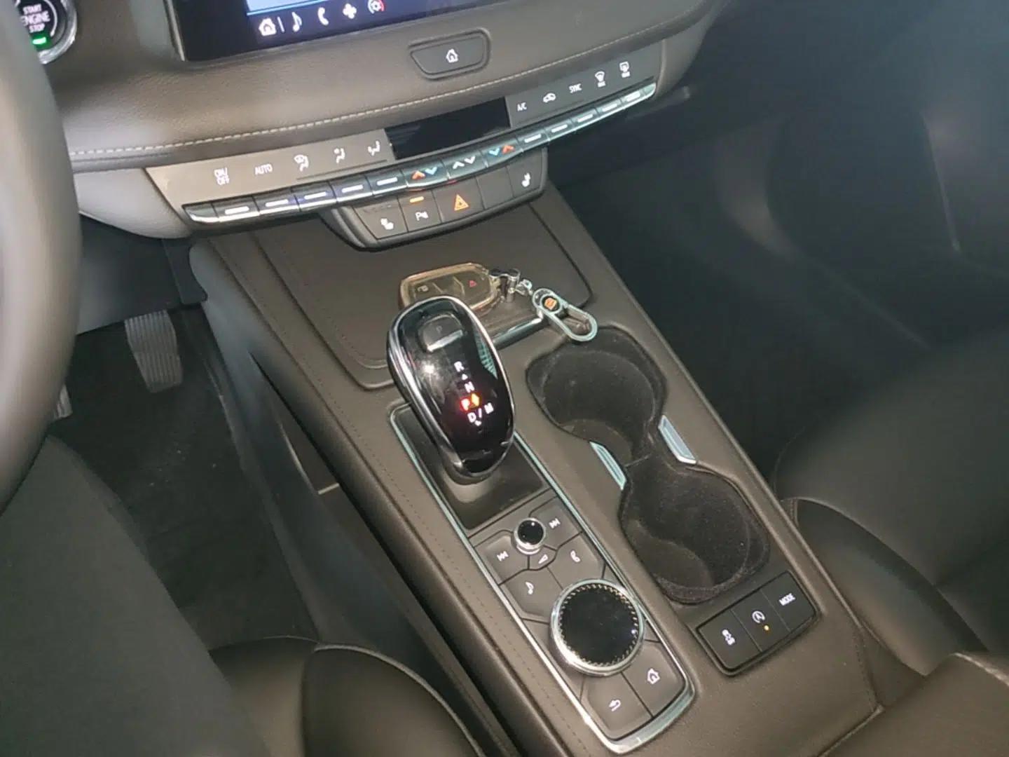 Cadillac XT4 2021 28T Two-Wheel Drive Tech Edition — миниатюра 17