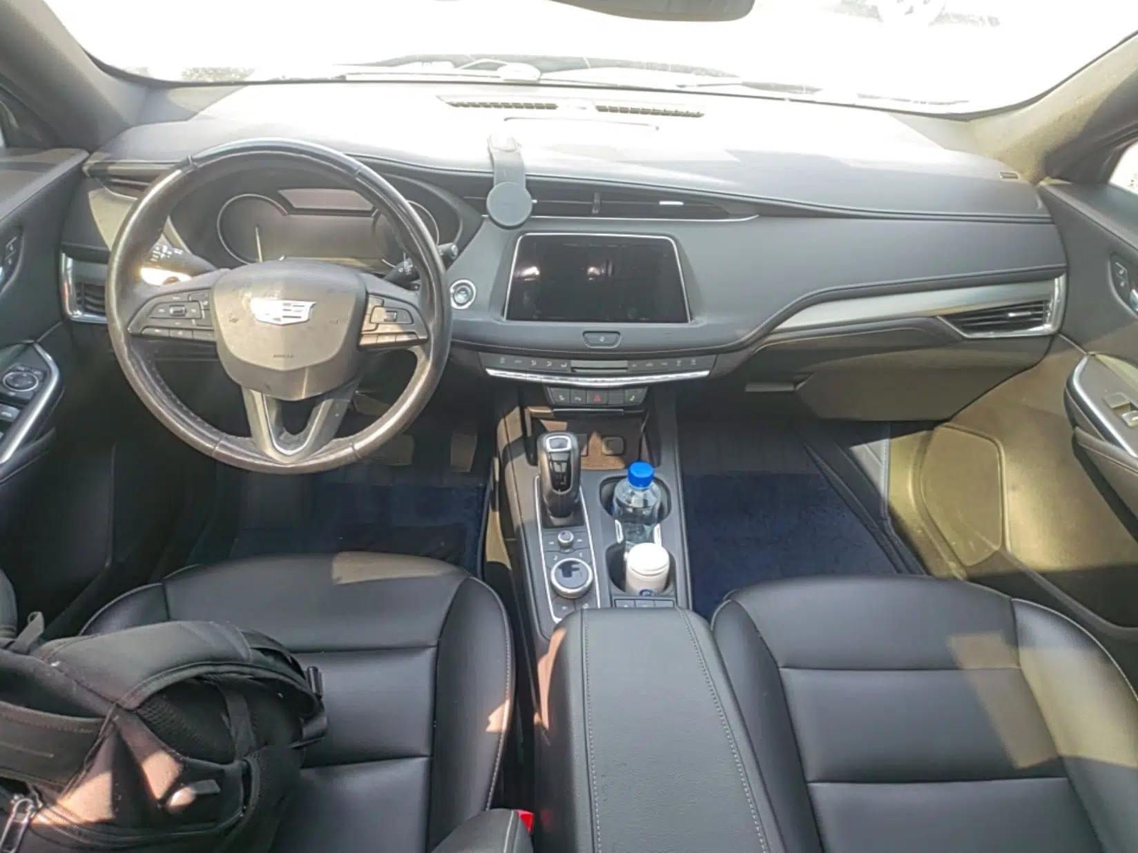 Cadillac XT4 2018 28T Two-Wheel-Drive Luxury Model — миниатюра 12