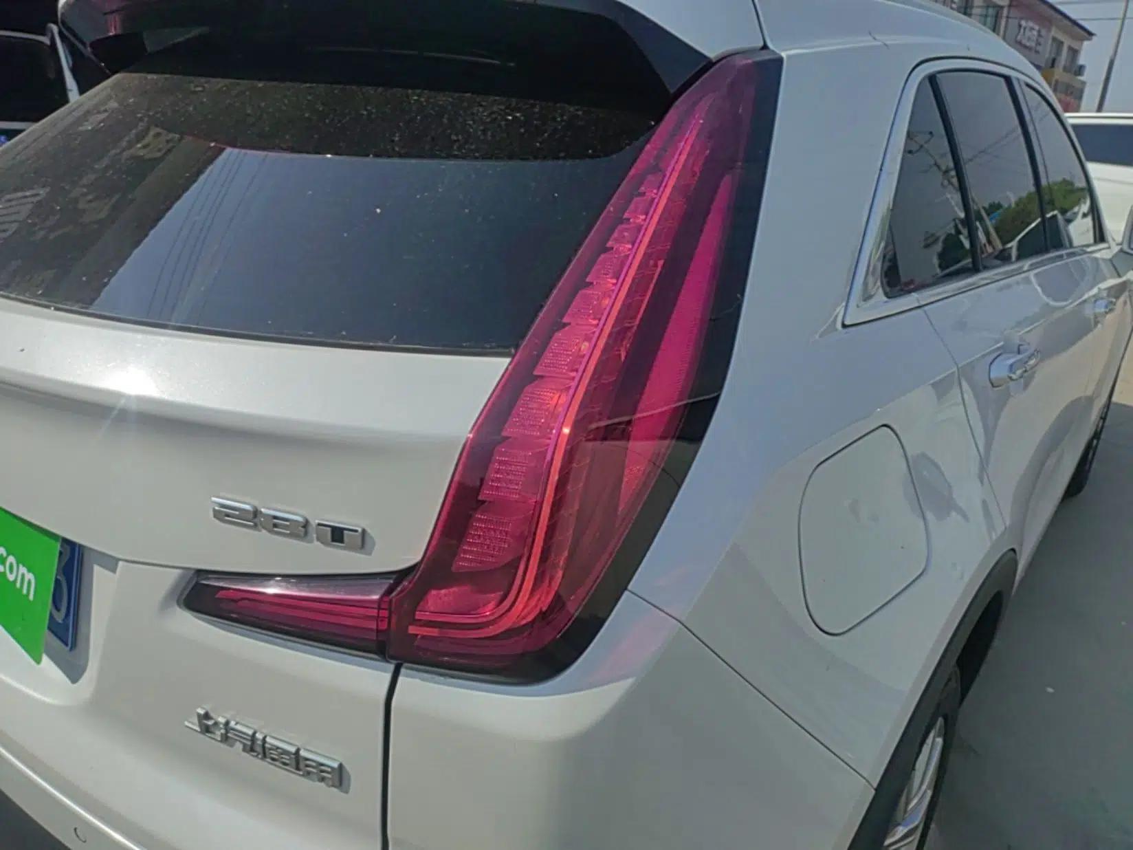 Cadillac XT4 2018 28T Two-Wheel-Drive Luxury Model — миниатюра 8
