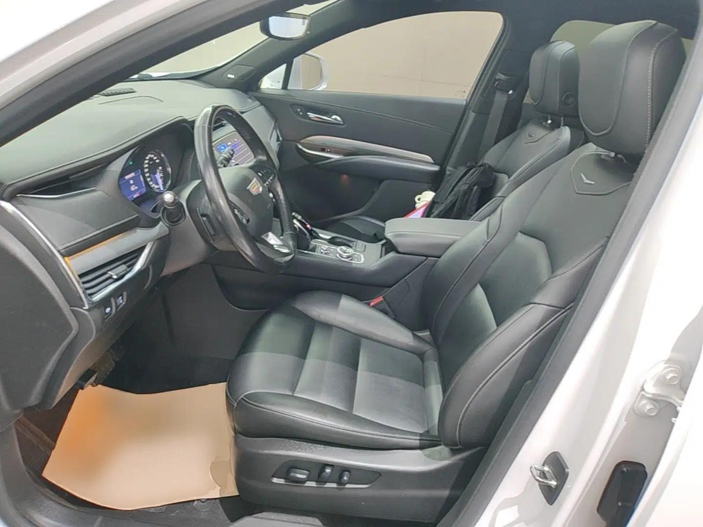 Cadillac XT4 2020 28T Two-Wheel-Drive Leading Version — миниатюра 18