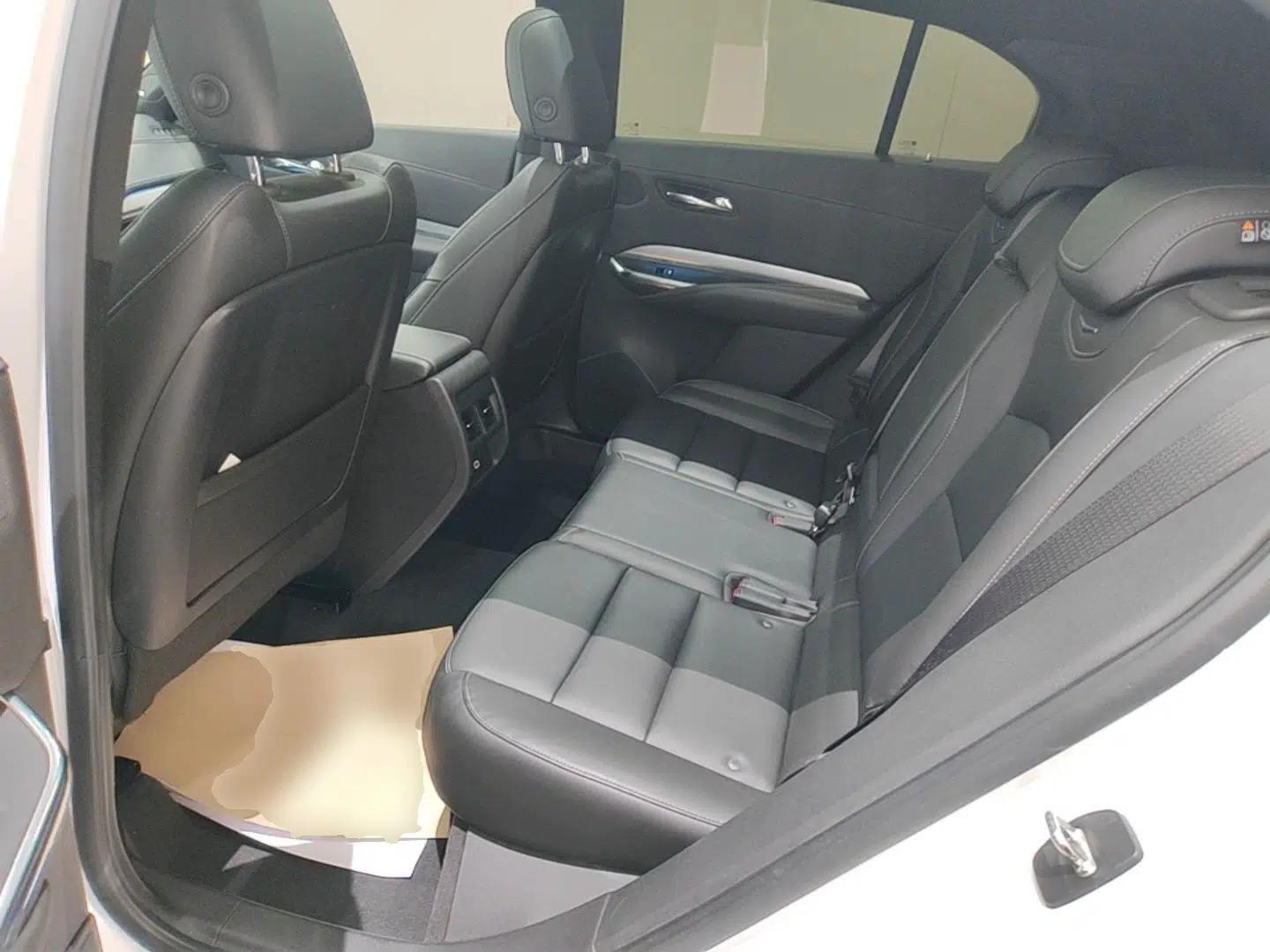 Cadillac XT4 2020 28T Two-Wheel-Drive Leading Version — миниатюра 20
