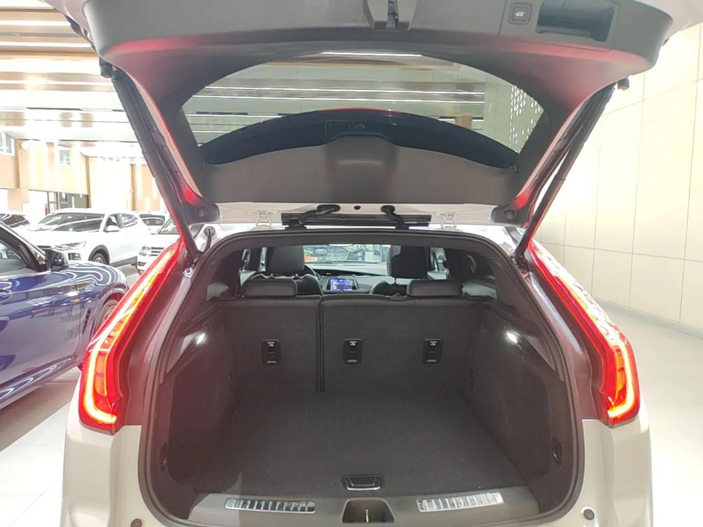 Cadillac XT4 2020 28T Two-Wheel-Drive Leading Version — миниатюра 22