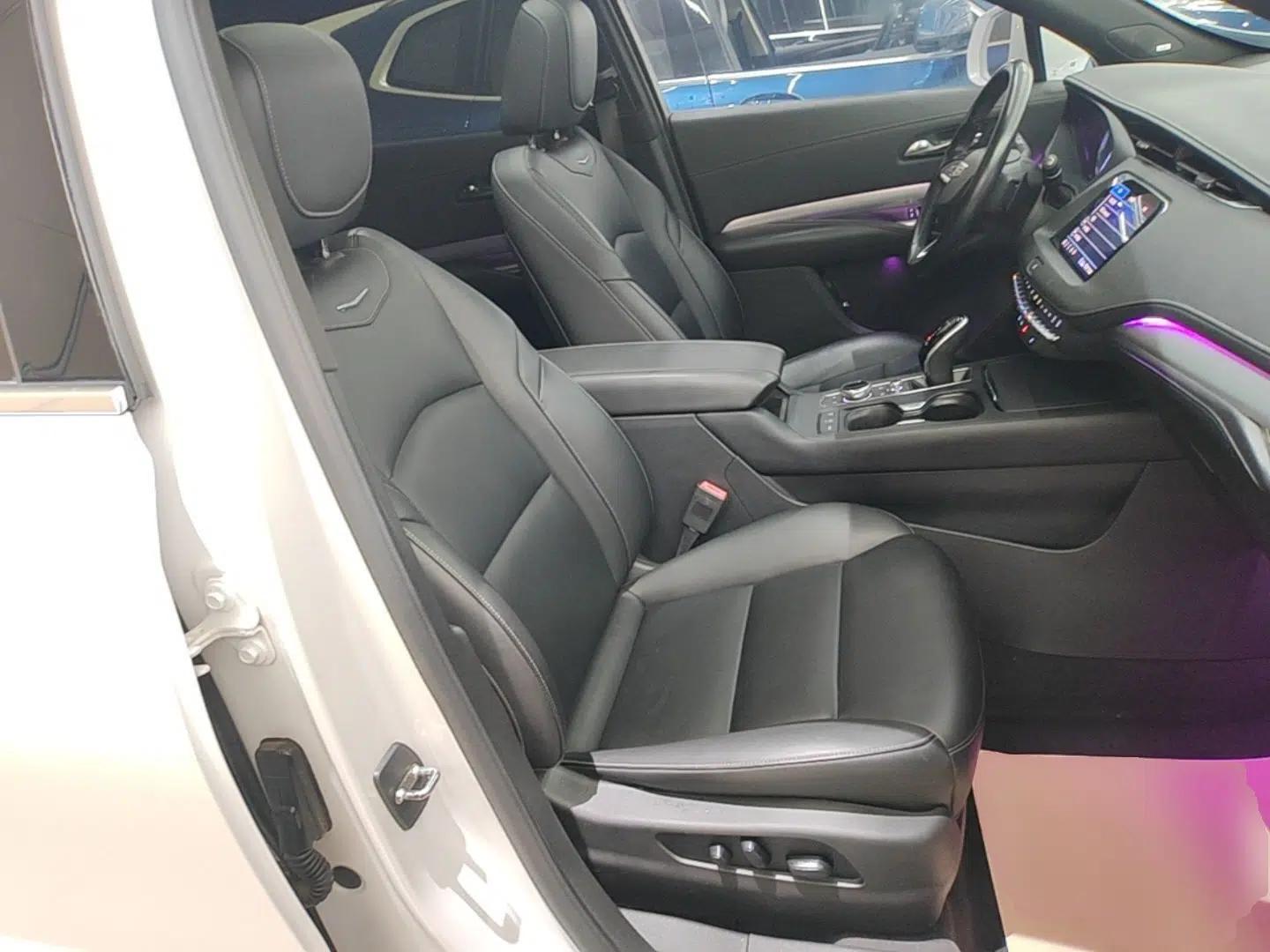 Cadillac XT4 2020 28T Two-Wheel-Drive Leading Version — миниатюра 23