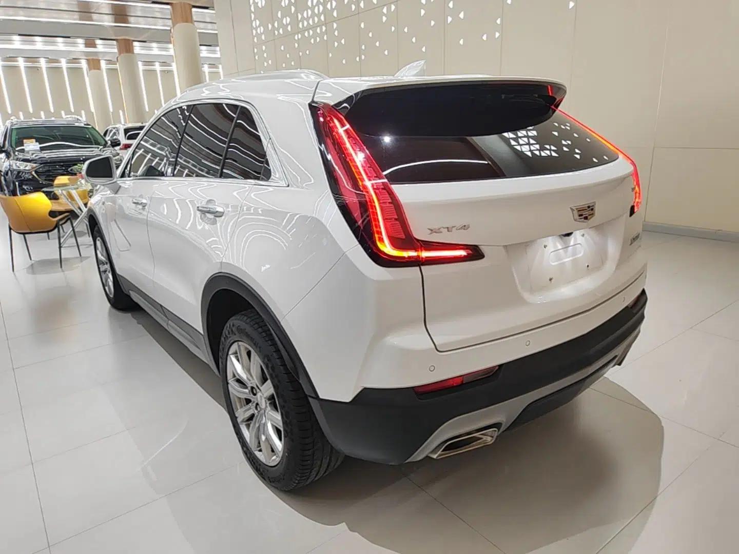Cadillac XT4 2020 28T Two-Wheel-Drive Leading Version — миниатюра 4