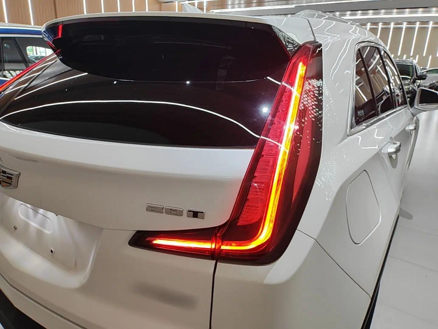 Cadillac XT4 2020 28T Two-Wheel-Drive Leading Version — миниатюра 7