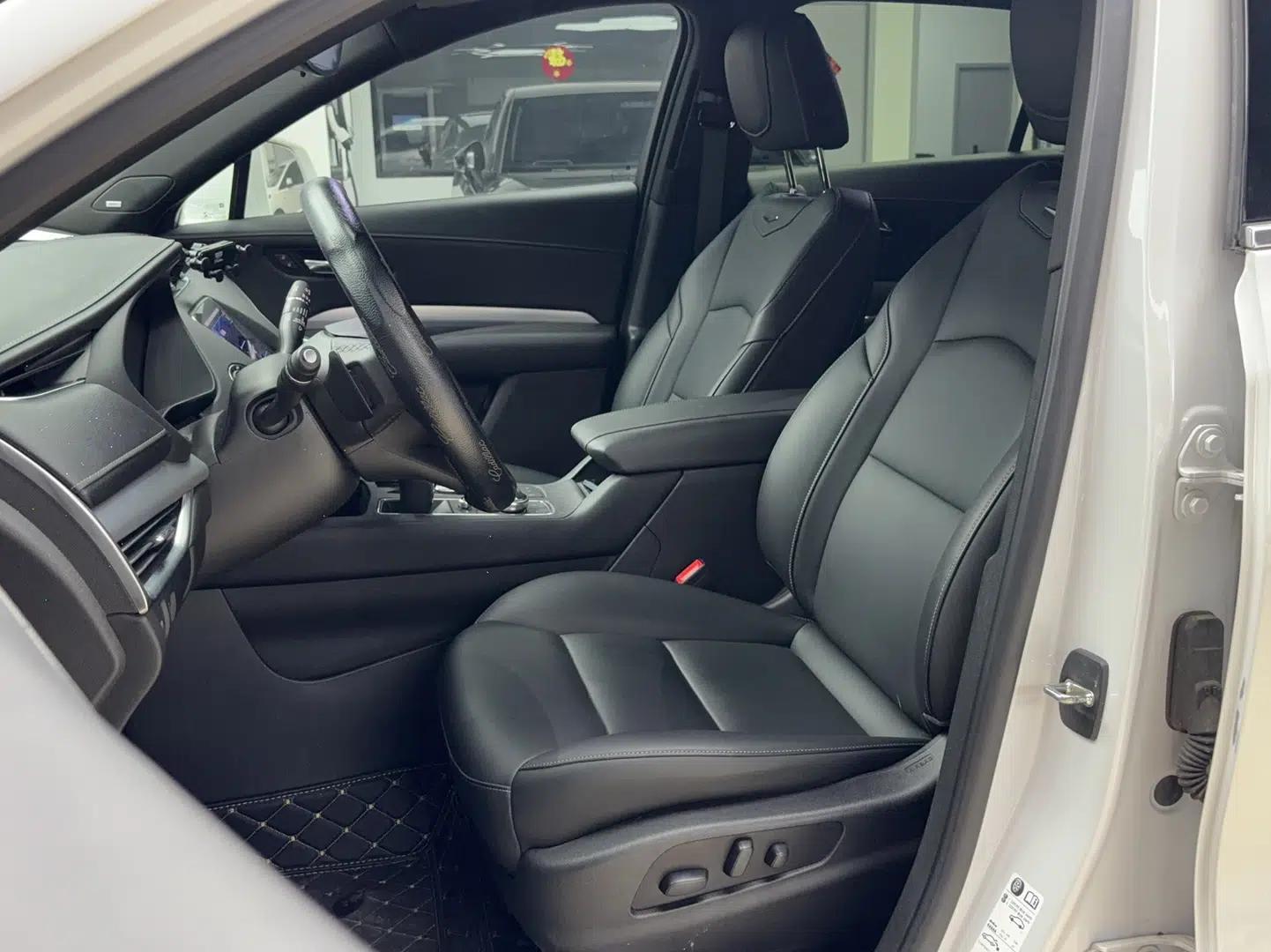 Cadillac XT4 2020 28T Two-Wheel-Drive Leading Version — миниатюра 14