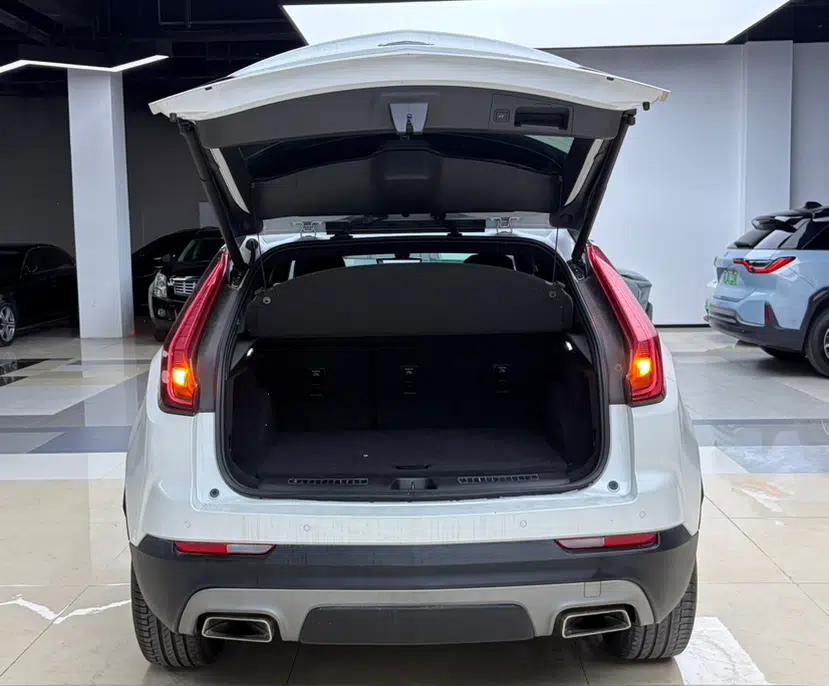 Cadillac XT4 2020 28T Two-Wheel-Drive Leading Version — миниатюра 16