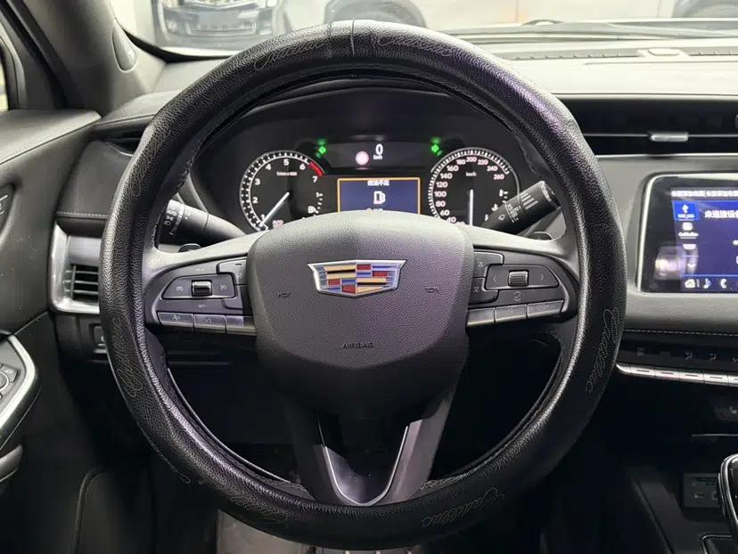 Cadillac XT4 2020 28T Two-Wheel-Drive Leading Version — миниатюра 10