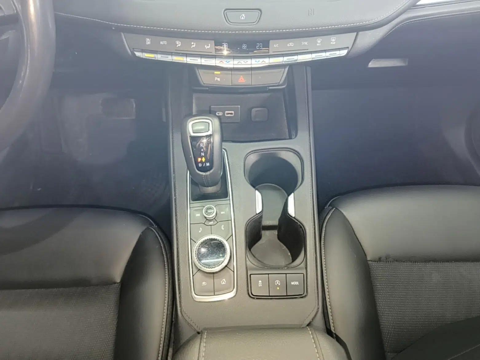Cadillac XT4 2018 28T Two-Wheel Drive Tech Version — миниатюра 17