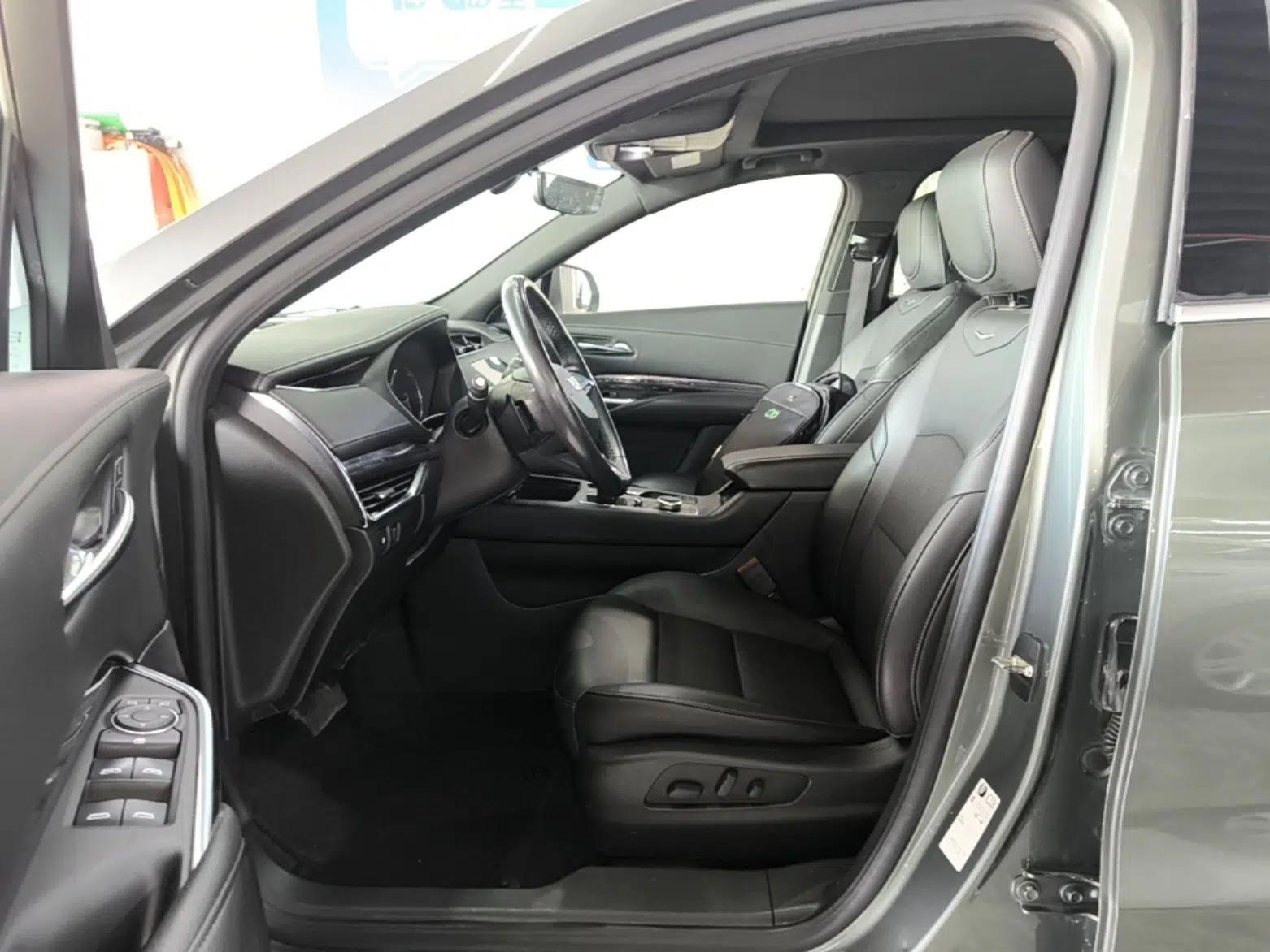 Cadillac XT4 2018 28T Two-Wheel Drive Tech Version — миниатюра 19