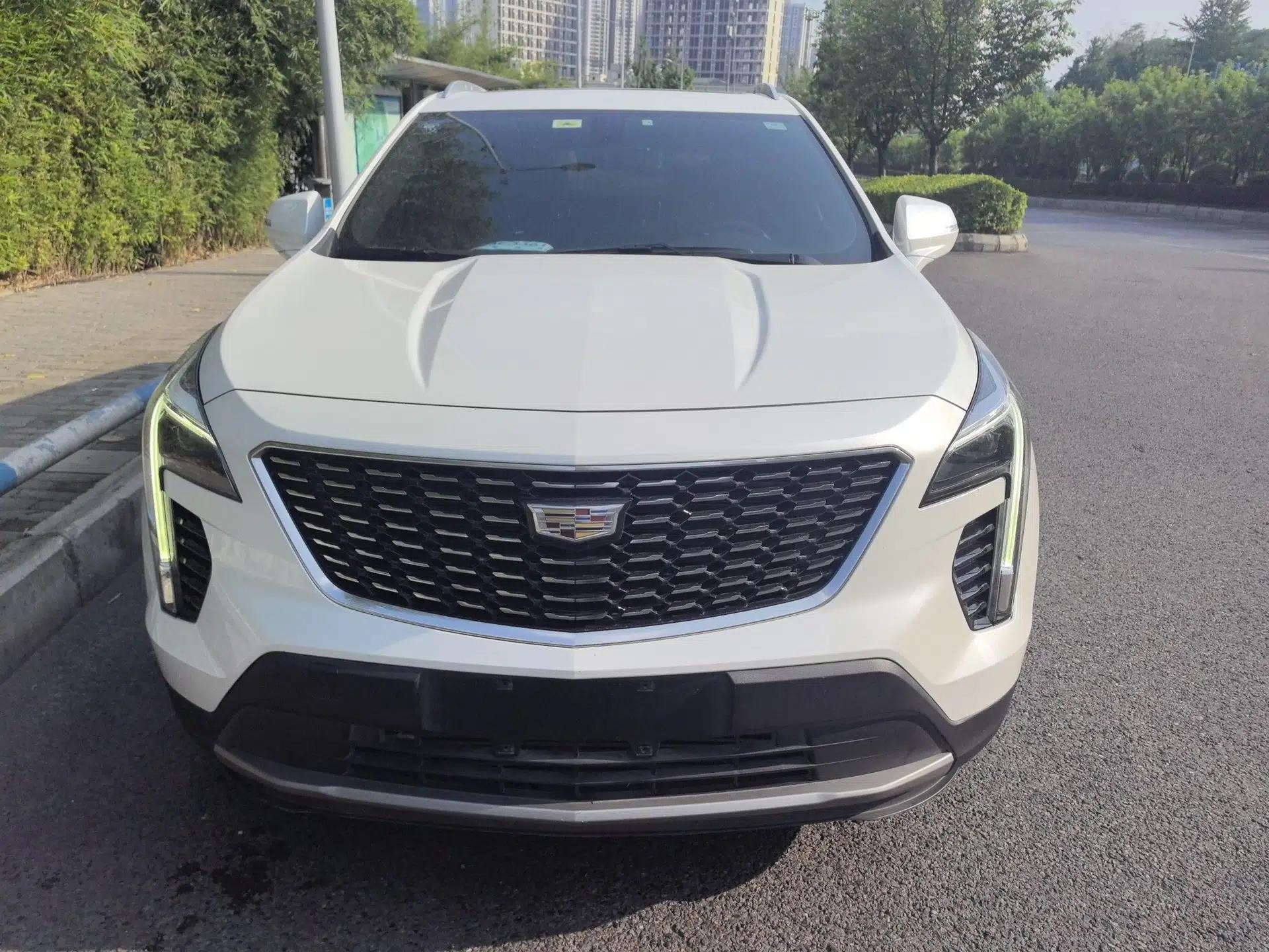 Cadillac XT4 2021 28T Two-Wheel Drive Luxury Version — миниатюра 2