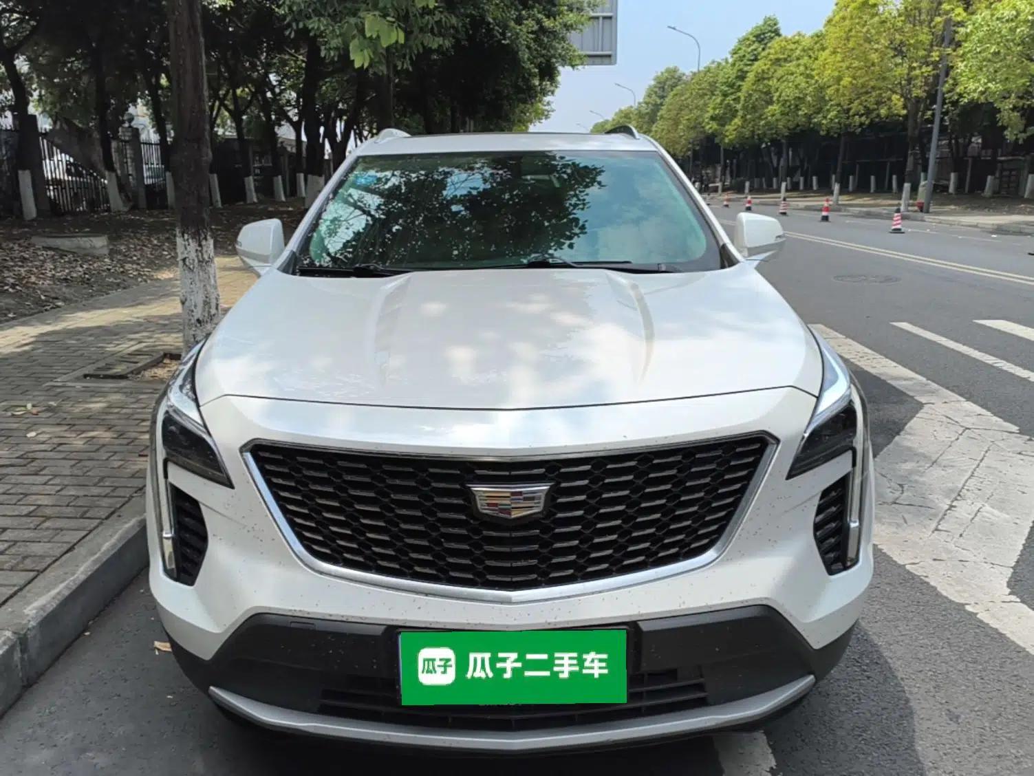 Cadillac XT4 2018 28T Two-Wheel-Drive Luxury Model — миниатюра 2