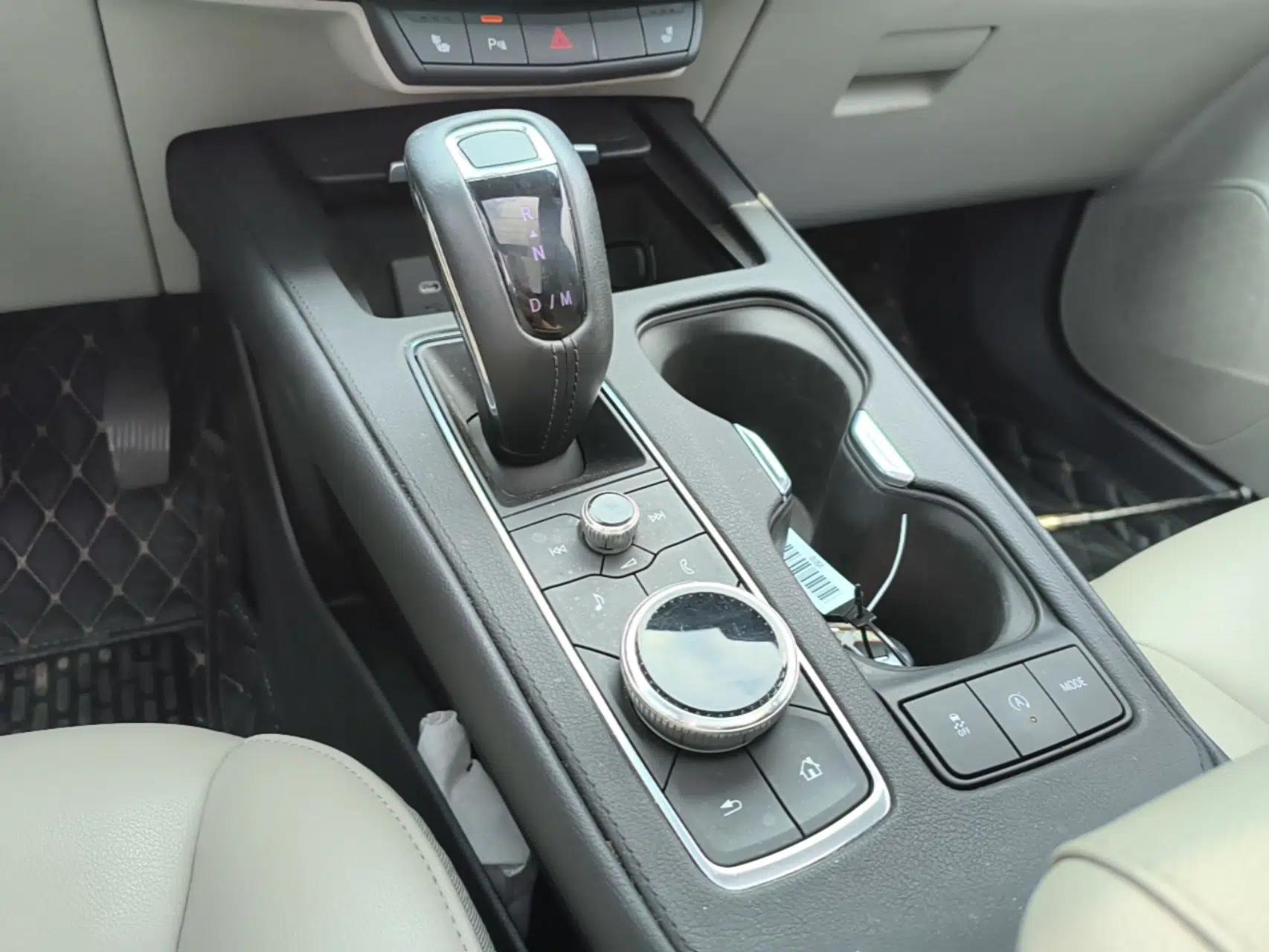 Cadillac XT4 2018 28T Two-Wheel-Drive Luxury Model — миниатюра 17