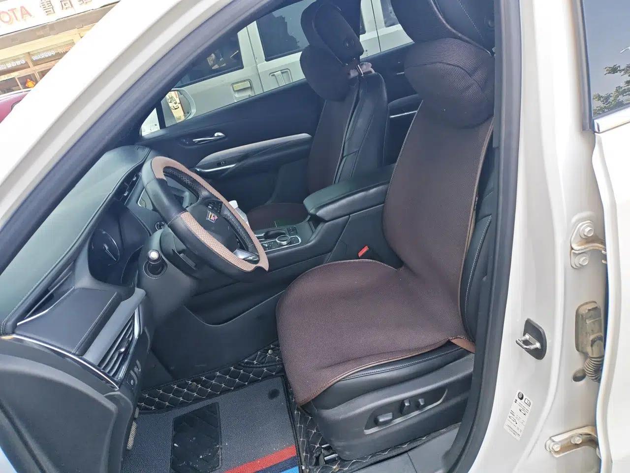 Cadillac XT4 2018 28T Four-Wheel Drive Leading Model — миниатюра 14
