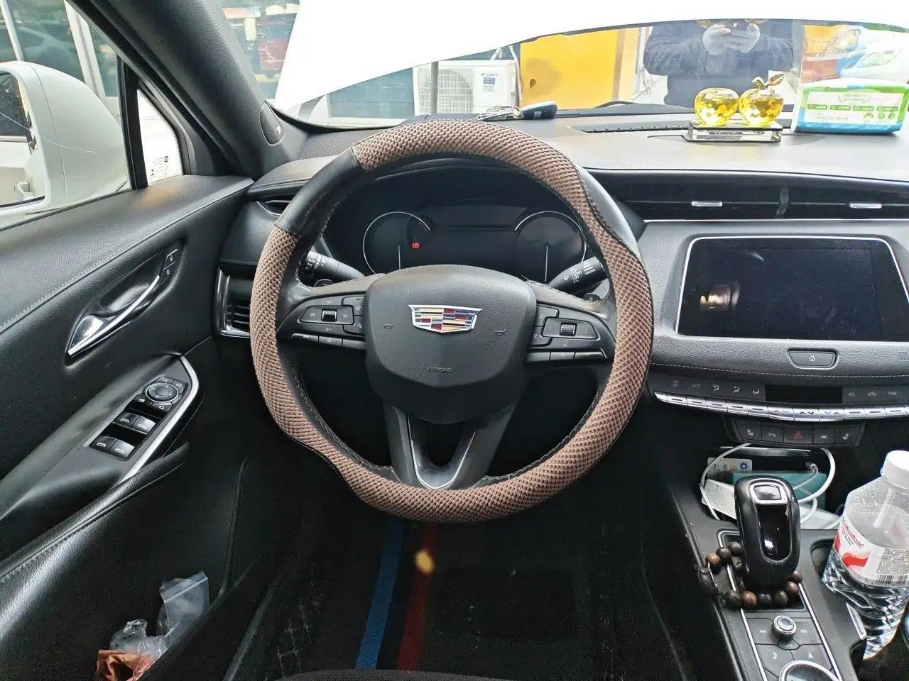 Cadillac XT4 2018 28T Four-Wheel Drive Leading Model — миниатюра 9