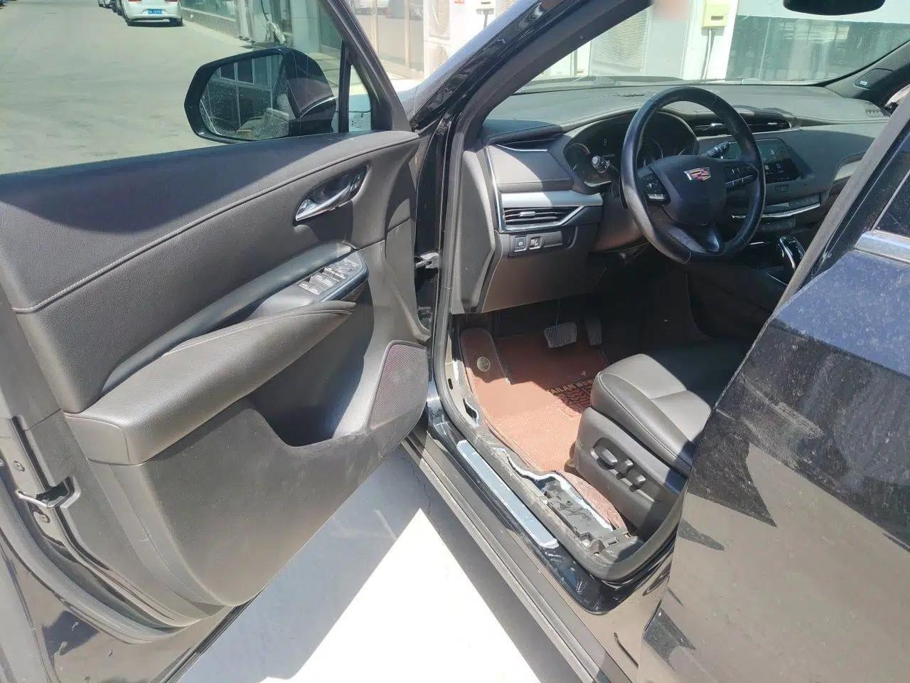 Cadillac XT4 2021 28T Two-Wheel Drive Leading Version — миниатюра 17