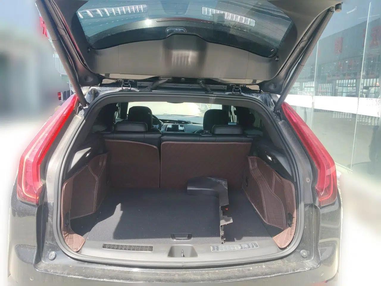 Cadillac XT4 2021 28T Two-Wheel Drive Leading Version — миниатюра 20