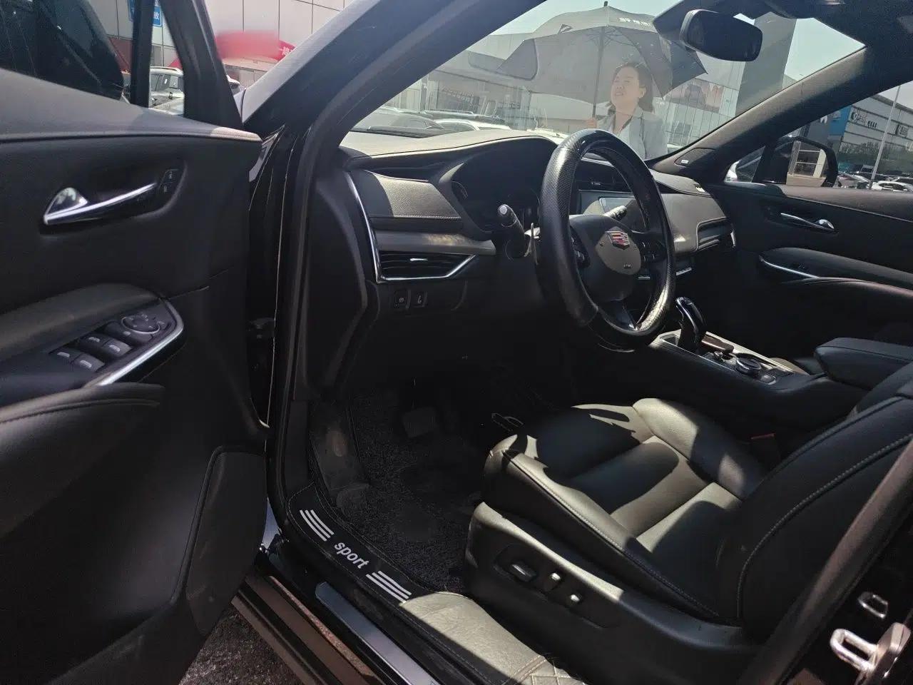 Cadillac XT4 2020 28T Two-Wheel-Drive Leading Version — миниатюра 17
