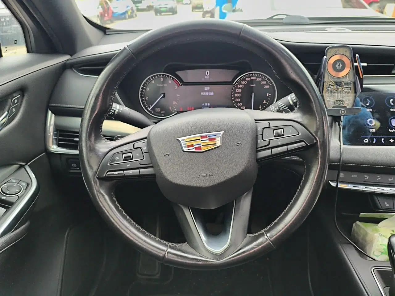 Cadillac XT4 2018 28T Two-Wheel-Drive Luxury Model — миниатюра 11