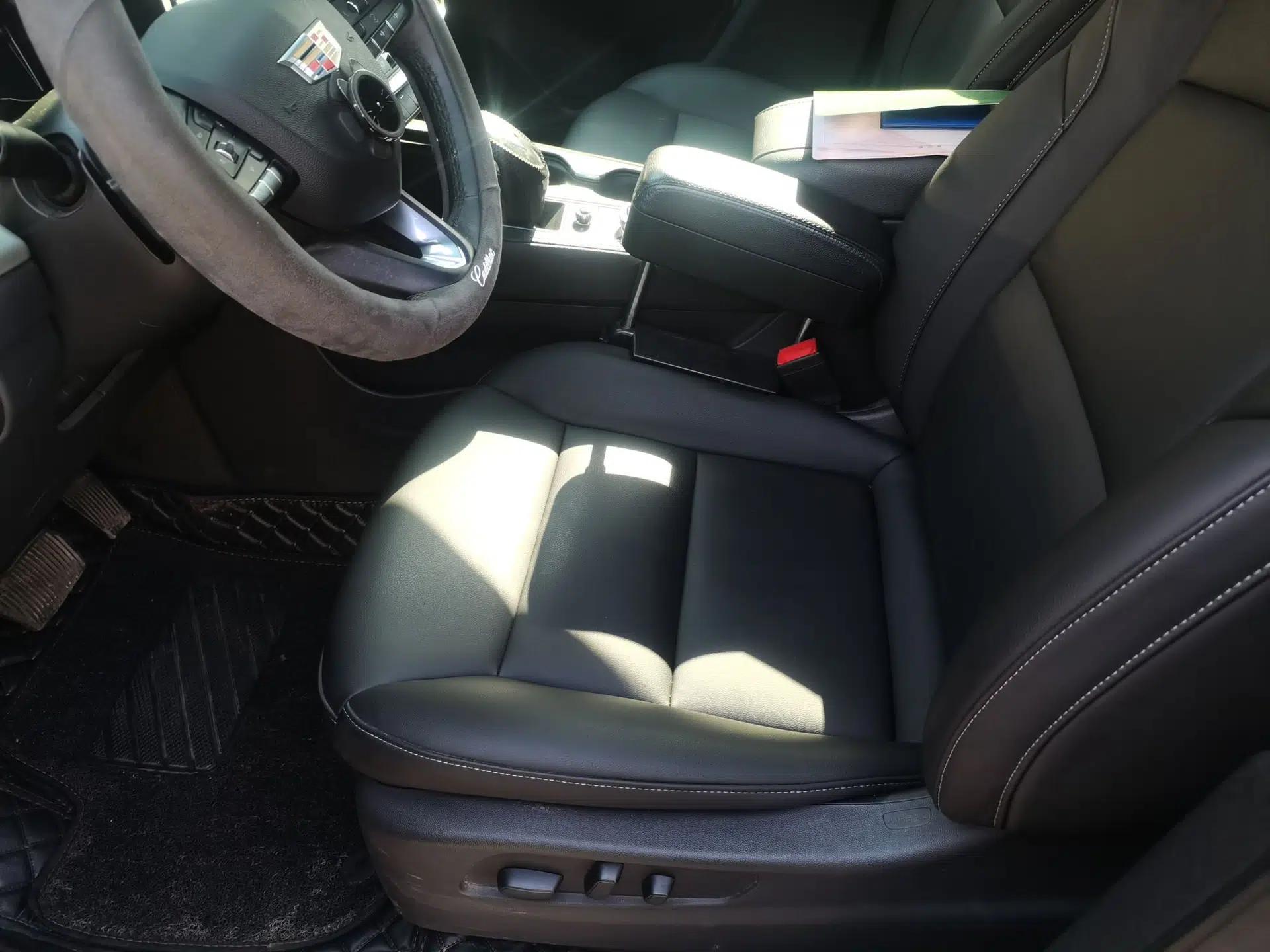Cadillac XT4 2021 28T Two-Wheel Drive Leading Version — миниатюра 16