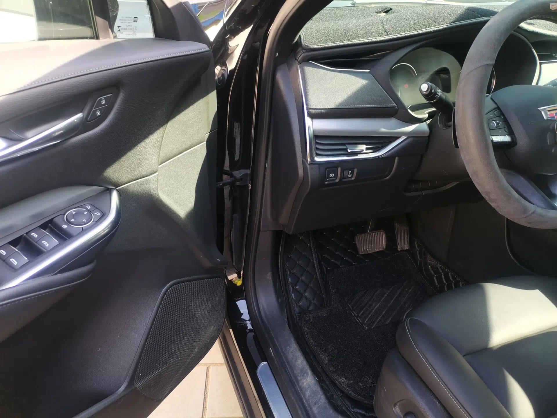 Cadillac XT4 2021 28T Two-Wheel Drive Leading Version — миниатюра 17