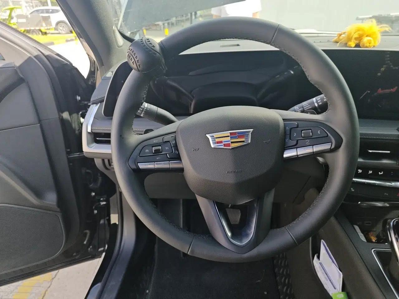 Cadillac XT4 2024 Facelift 28T Two-Wheel-Drive Luxury Version — миниатюра 11
