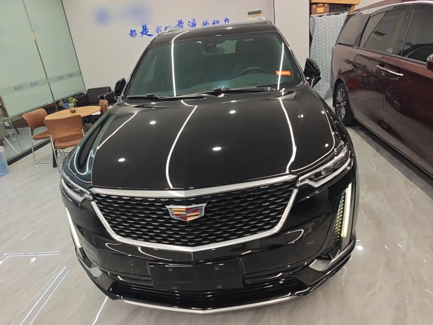 Cadillac XT6 2022 2.0T Six-Seater Two-Wheel-Drive Luxury Version — миниатюра 2