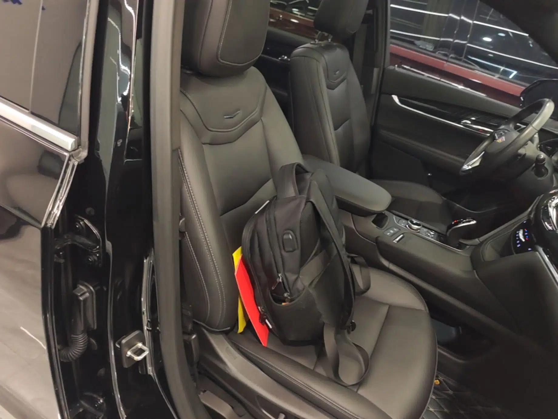 Cadillac XT6 2022 2.0T Six-Seater Two-Wheel-Drive Luxury Version — миниатюра 23