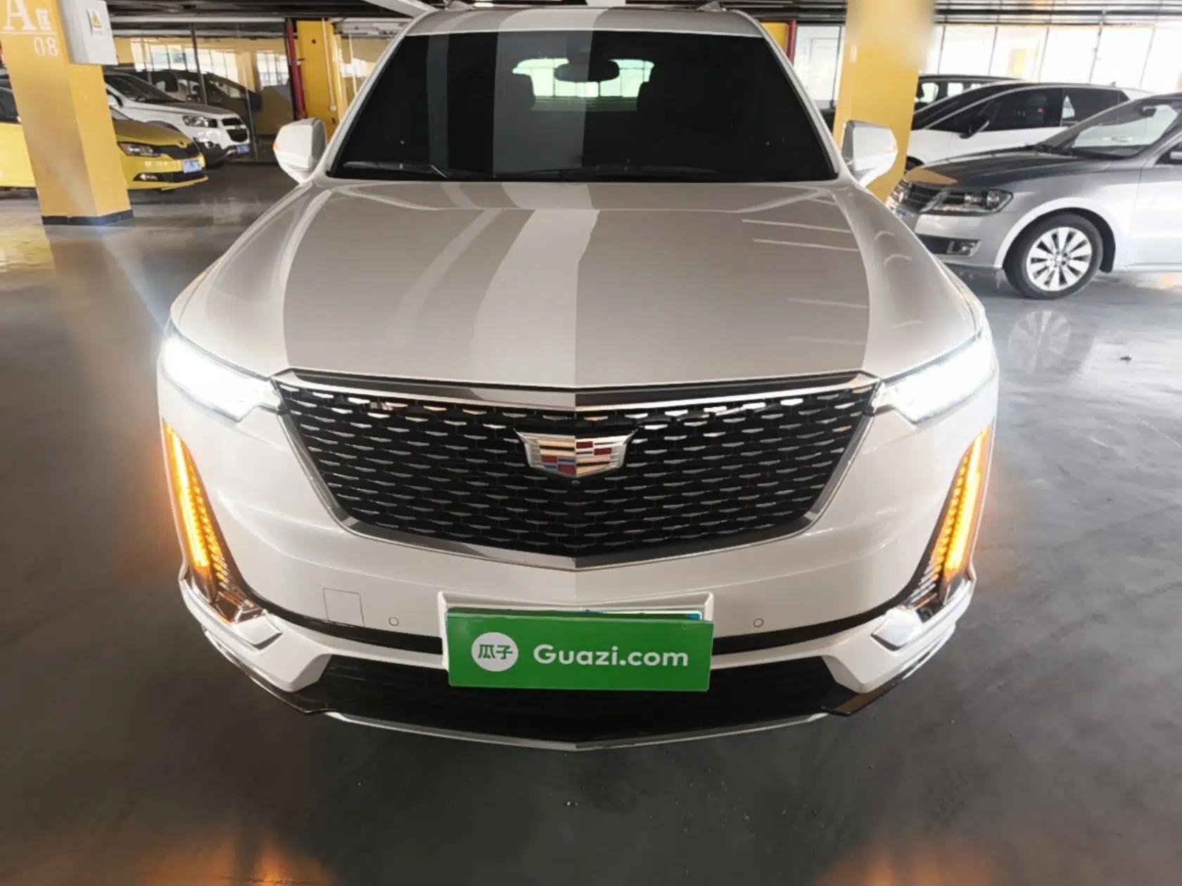Cadillac XT6 2022 2.0T 7-Seater Two-Wheel Drive Luxury Version — миниатюра 2