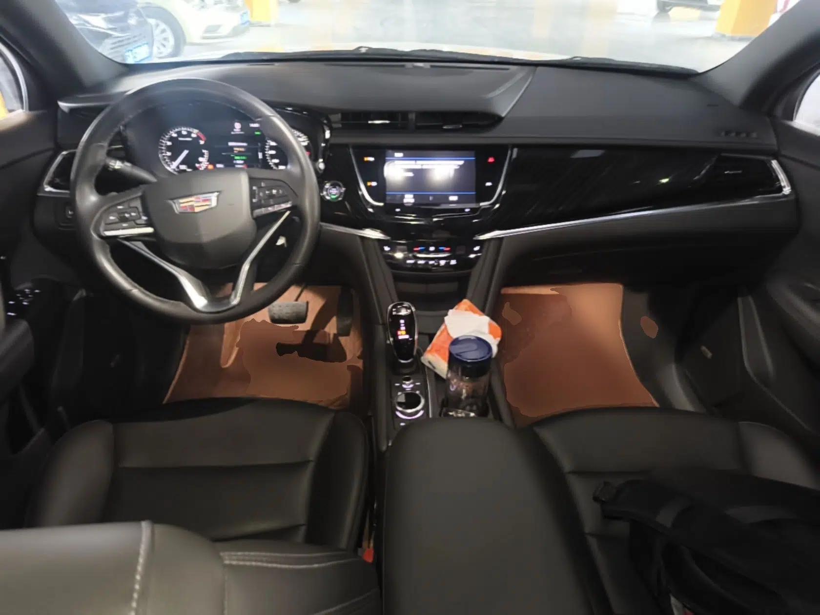 Cadillac XT6 2022 2.0T 7-Seater Two-Wheel Drive Luxury Version — миниатюра 13