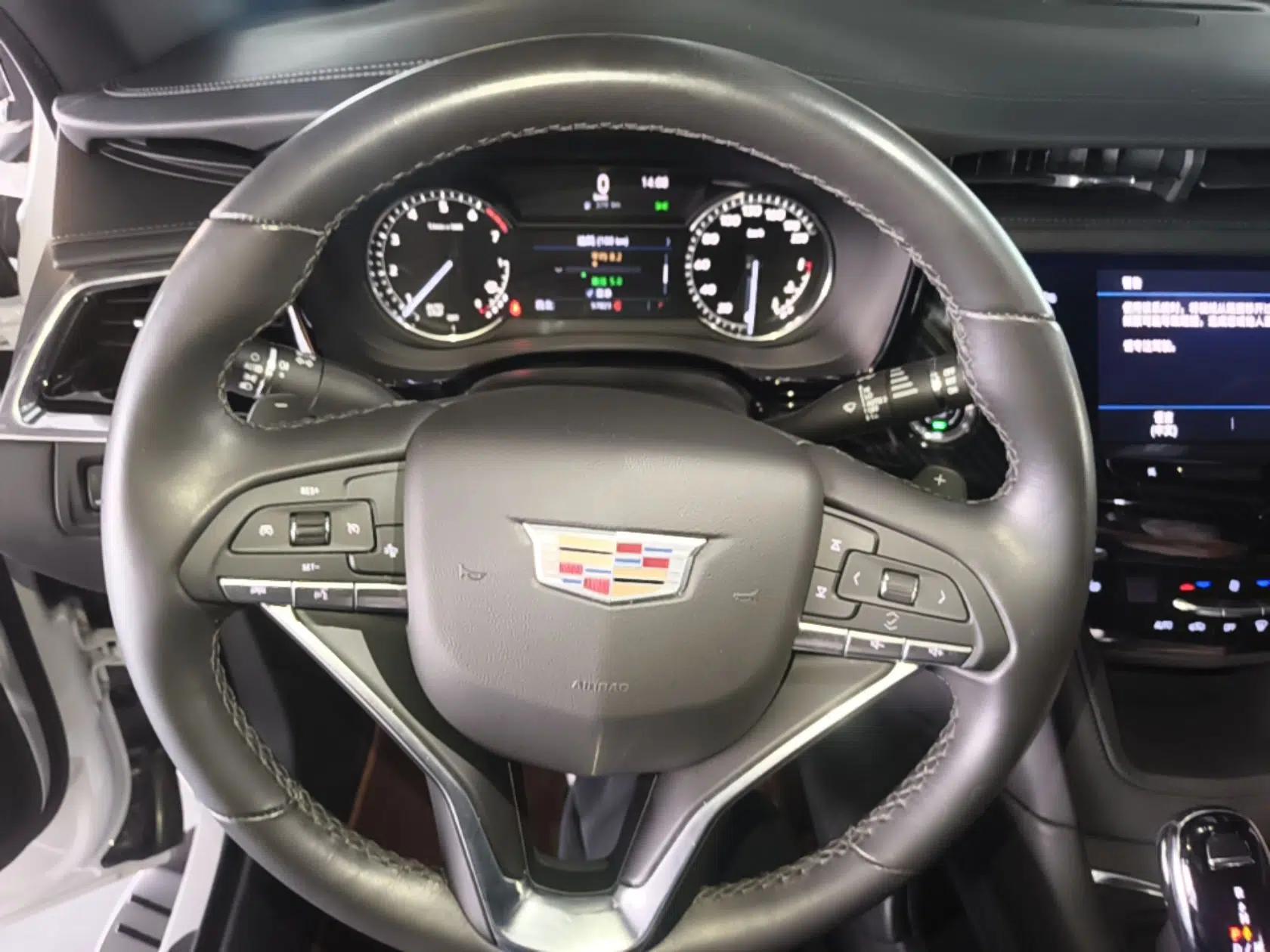 Cadillac XT6 2022 2.0T 7-Seater Two-Wheel Drive Luxury Version — миниатюра 14